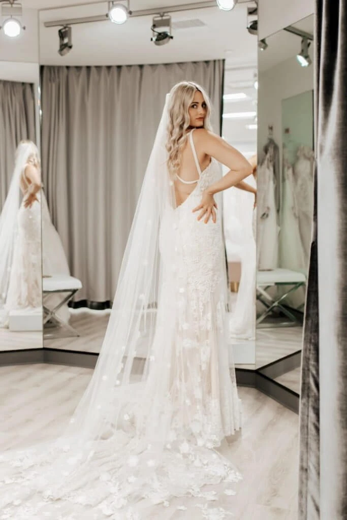 Blogger Sarah Riley Rose Visits True Society by Belle Vogue Bridal True Society Brautmodengeschafte