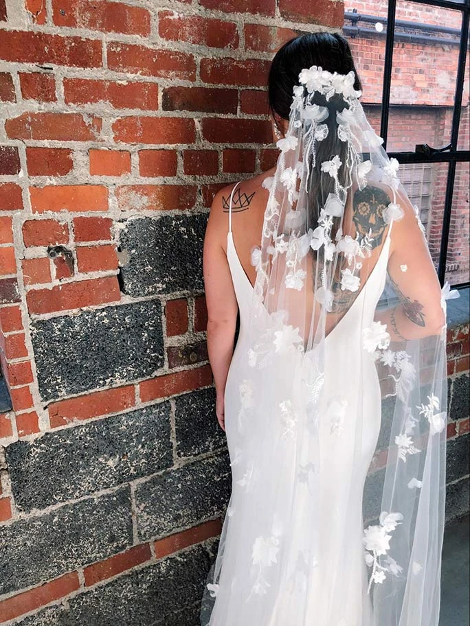 Back view of a long veil with floral details