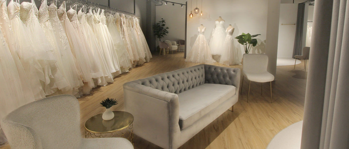 Spacious individual wedding dress fitting rooms with large viewing areas for your bridal party at our True Society bridal shop in Zug.