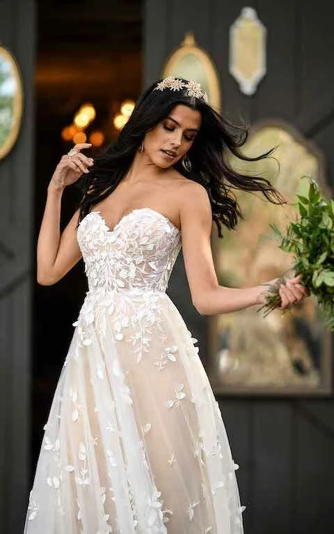 Romantic A-line Wedding Gown with Organic Leaf Pattern