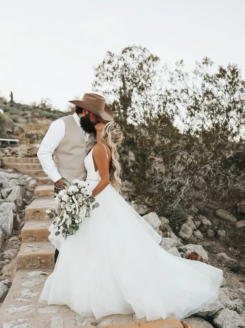 True Bride Jaeanna & Kaleb kissing