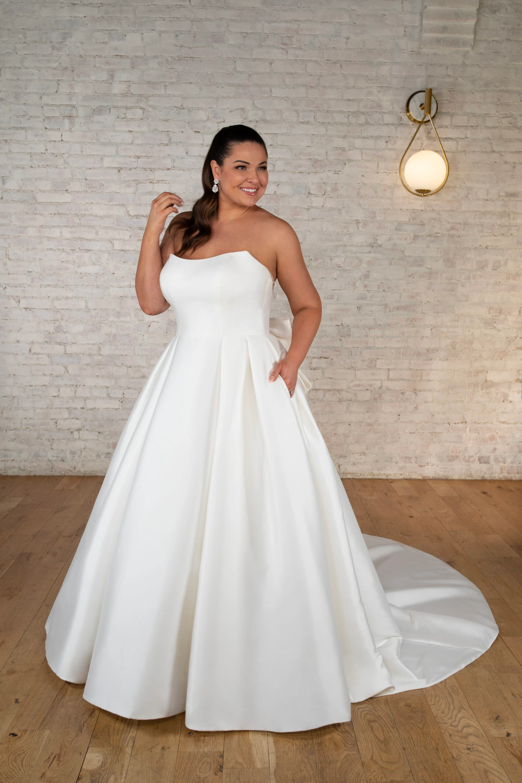 Bride wearing a strapless plus size wedding dress