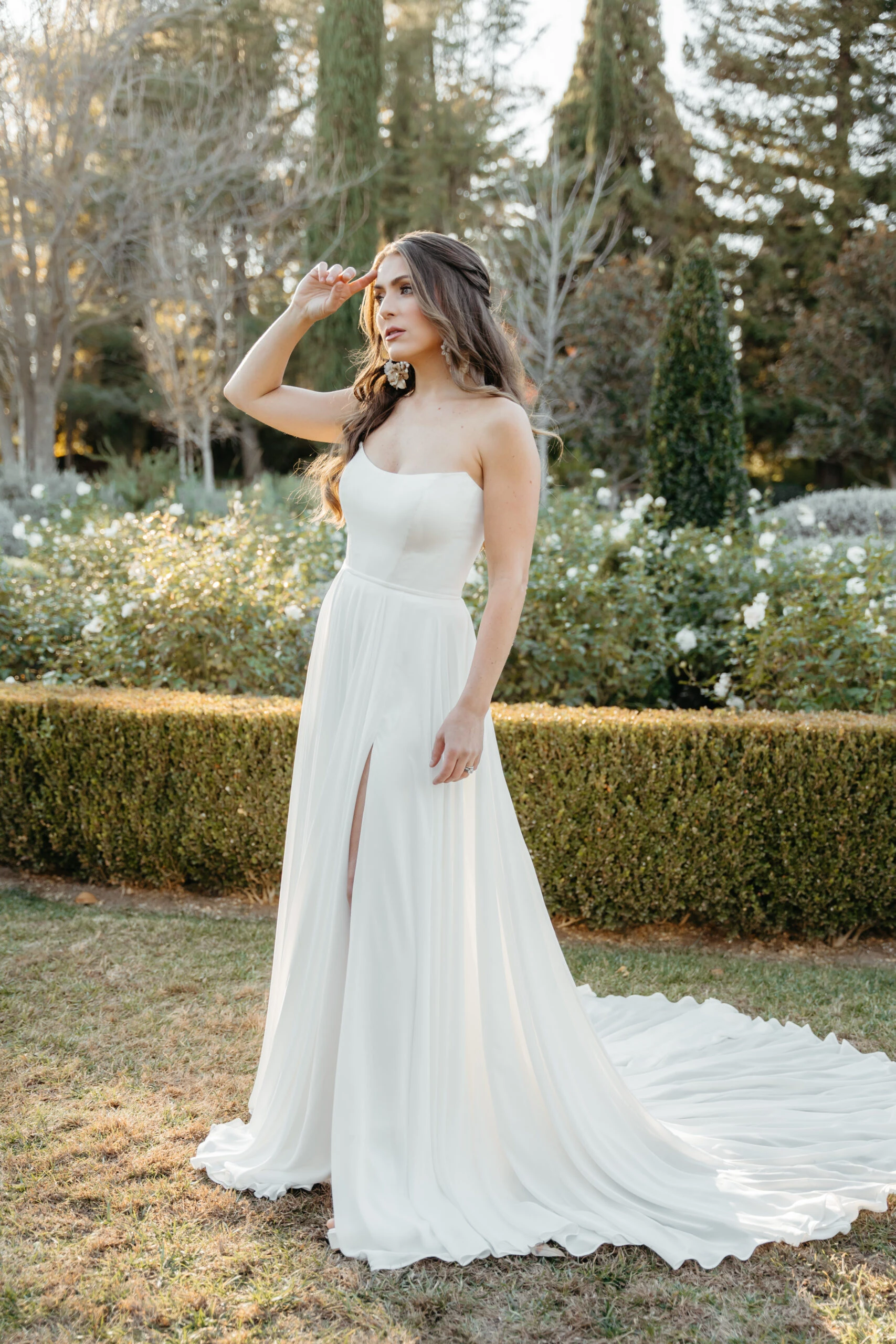 Simple Wedding Dresses to Embrace Your Natural Beauty | True Society ...