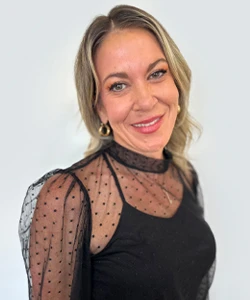 true society Mesa bridal stylist headshot - Carrie