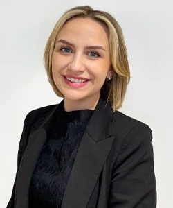 true society munich bridal stylist headshot - Nicola