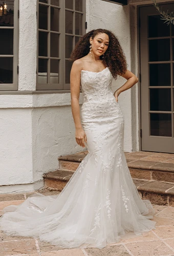 Bride wearing lace corset mermaid wedding dress with detachable sleeves