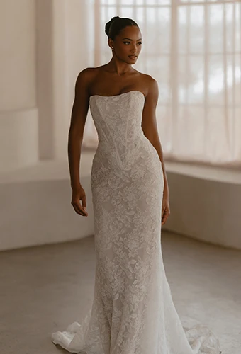 Bride wearing lace wedding dress with sweetheart neckline 