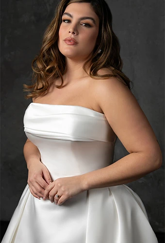 Plus size bride wearing simple strapless wedding dress