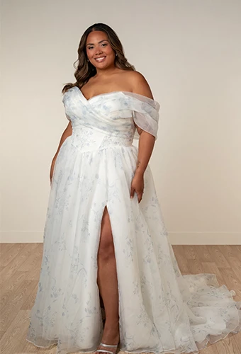 Plus size bride wearing printed a-line wedding dress with off-the-shoulder straps and high leg slit