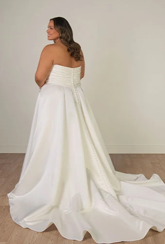 Plus size bride wearing strapless wedding dress with scoop neckline
