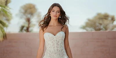 bride wearing a sweetheart strapless wedding dress