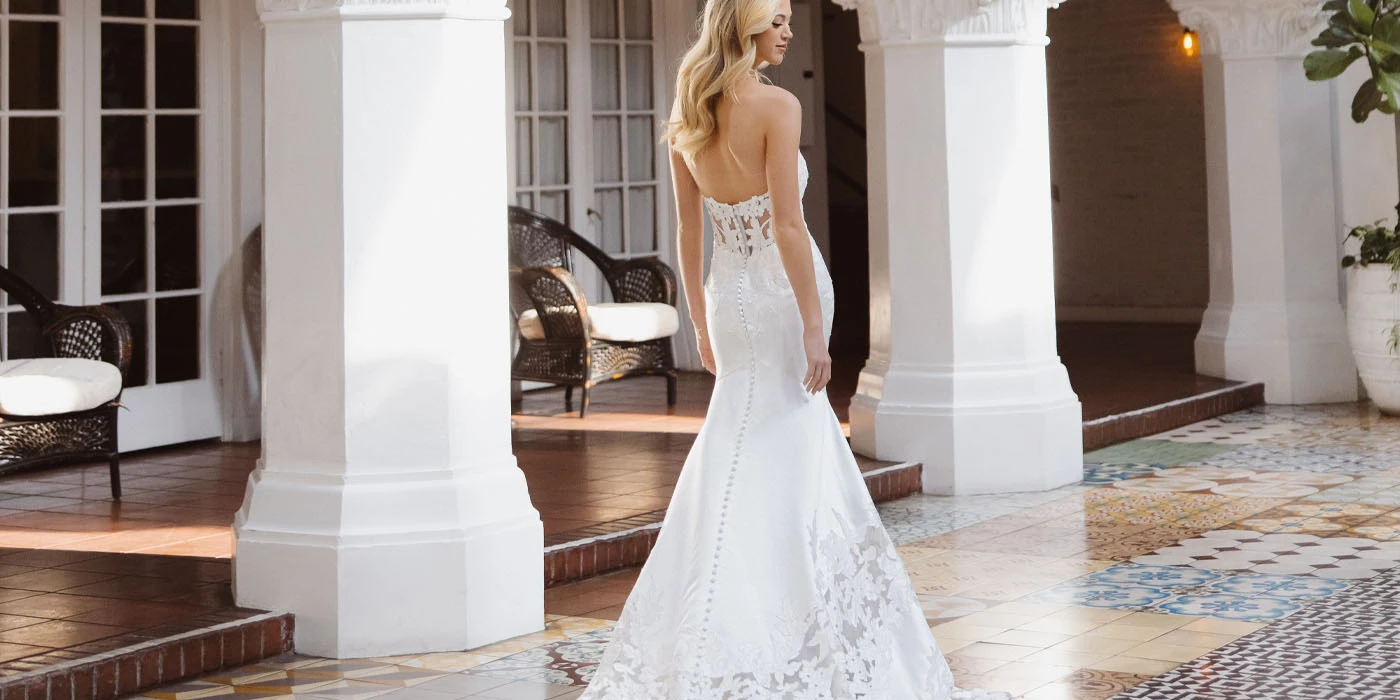 bride wearing a lace mermaid wedding dress