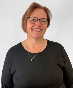 true society novi bridal stylist Vicki's headshot