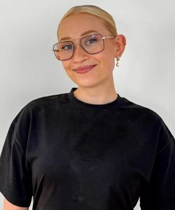 true society Munich bridal stylist Lucy's headshot