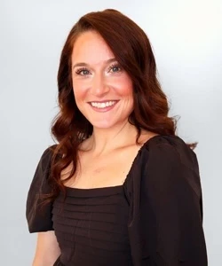 true society Peoria bridal stylist Mikayla's headshot