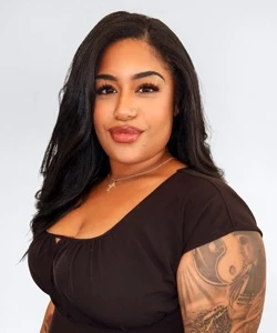 true society Peoria store manager Nia's headshot