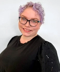 true society Peoria bridal stylist Sara's headshot