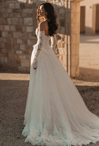 Bride wearing lace and tulle a-line gown with attached peplum leading to lace-edged train, Martina Liana ml2069